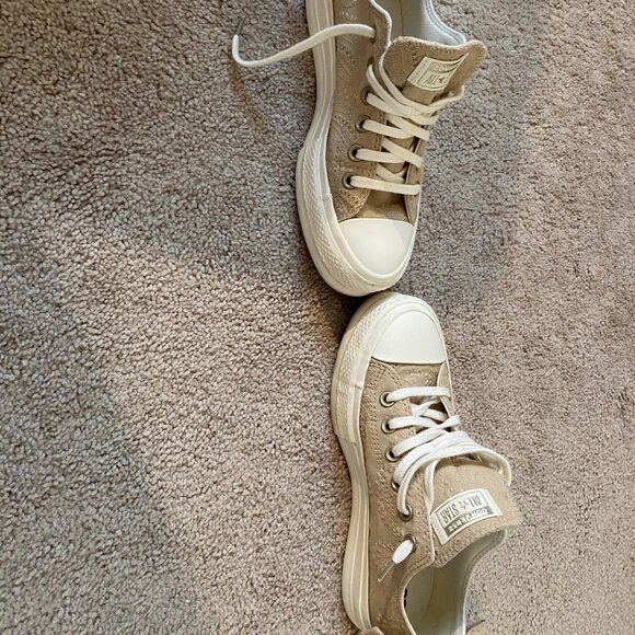 Converse Platform w/ Bow Sz. 7 - Picture 5 of 6